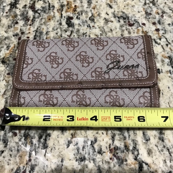 Guess Wallet - Picture 4 of 6